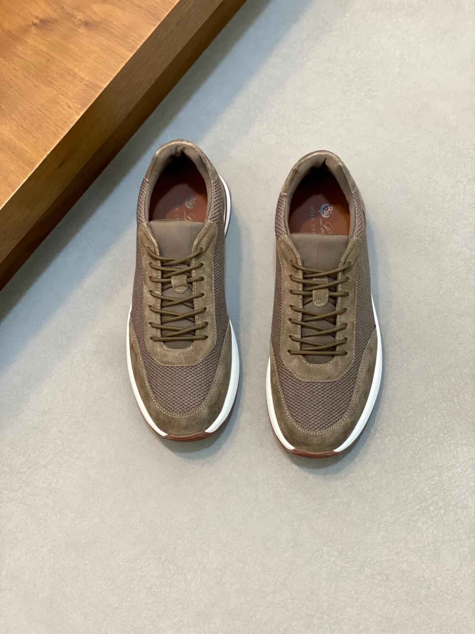 Factory price: 480💰 Loro Piana - Classic casual shoes, men's lace-up casual shoes and sneakers, high-quality lightweight and comfortable fabrics, suitable for outdoor leisure, the color scheme is young and energetic, and it looks great with sportswear or casual suits! Code number: 38-44 (45, 46, can be customized)